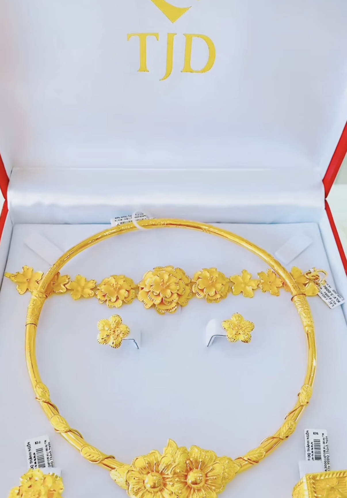mẫu bộ vàng cưới
